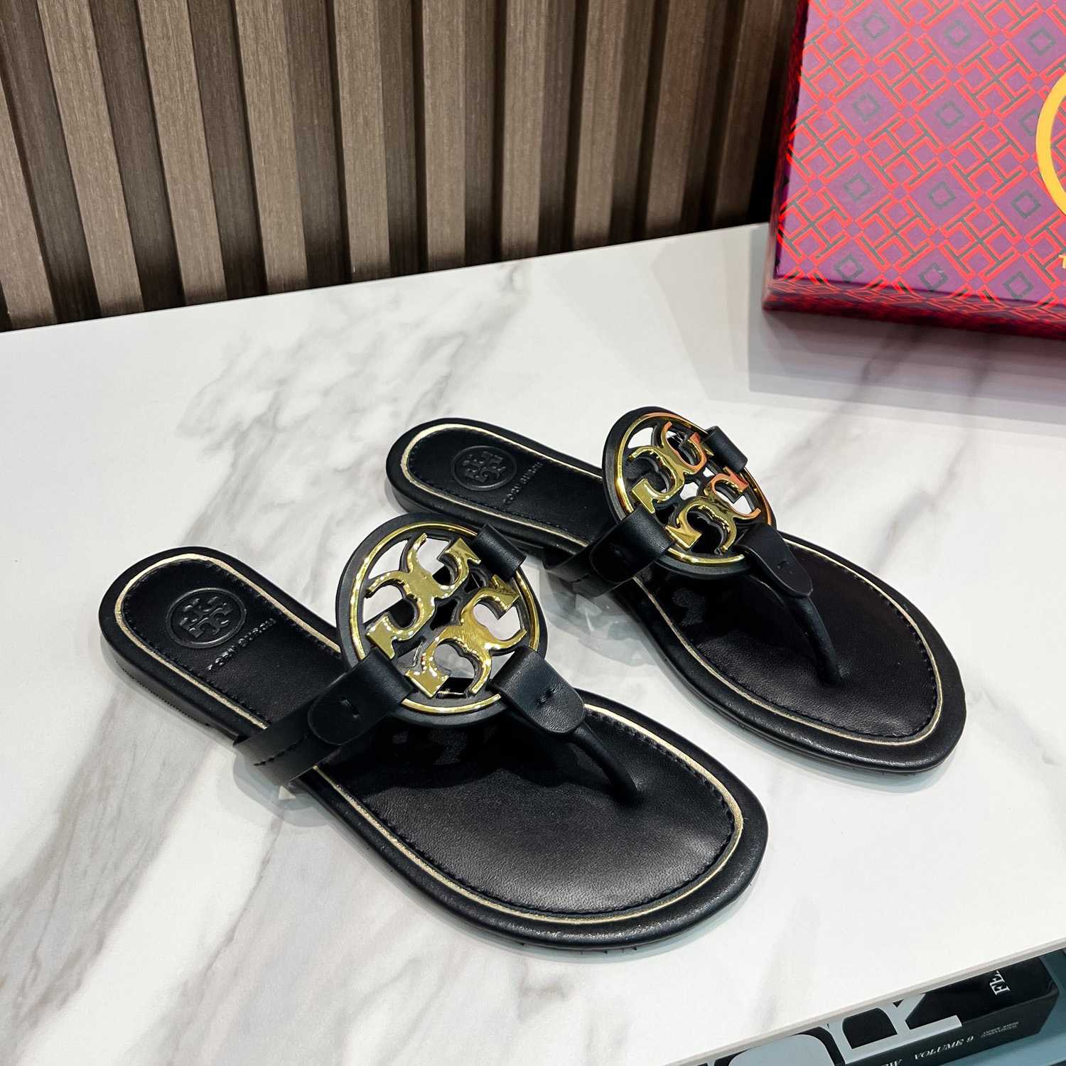 Tory Burch Leather Thong Sandals  - everydesigner