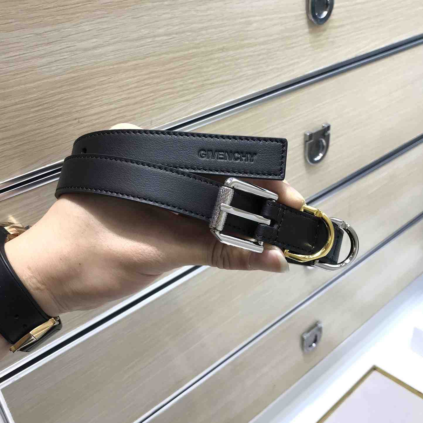 Givenchy Voyou Belt In Leather - everydesigner