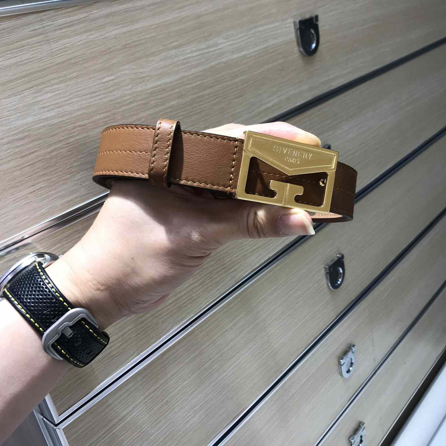 Givenchy  Leather Belt      30mm - everydesigner