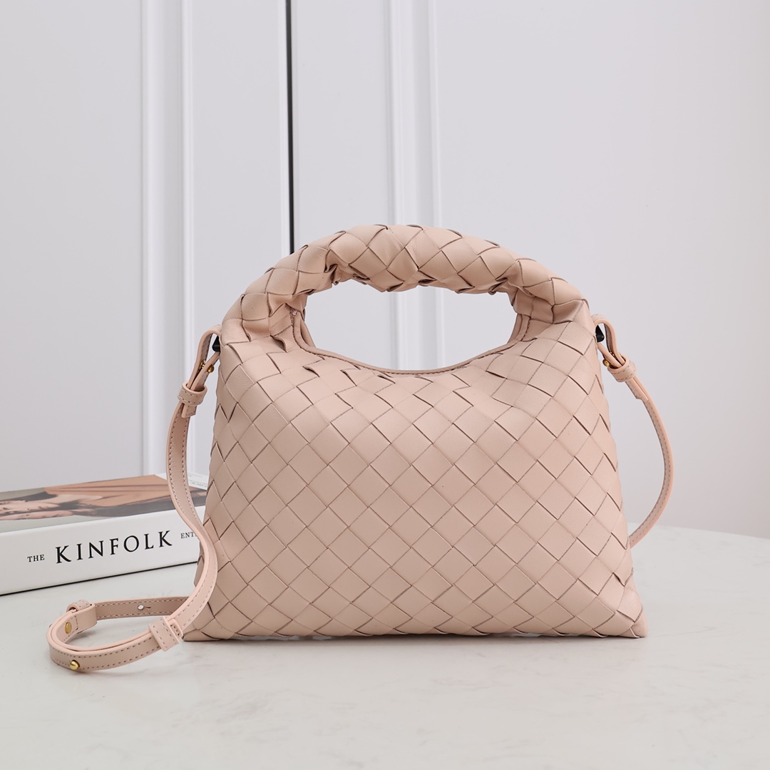 Bottega Veneta Mini Hop - everydesigner