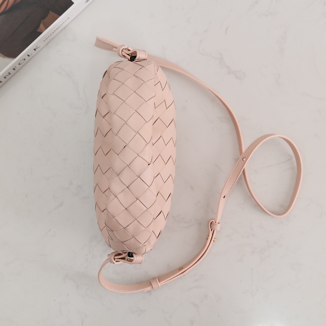 Bottega Veneta Mini Hop - everydesigner