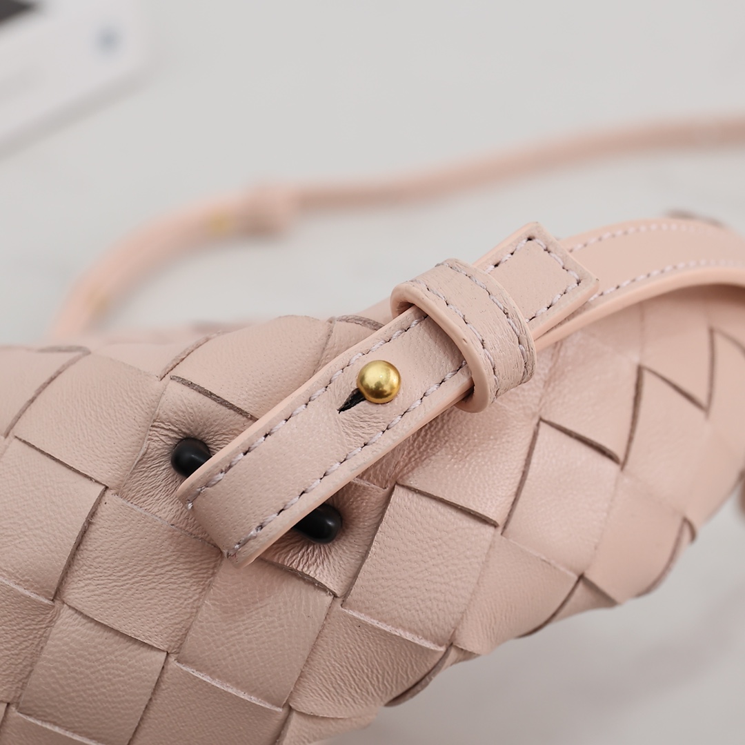 Bottega Veneta Mini Hop - everydesigner