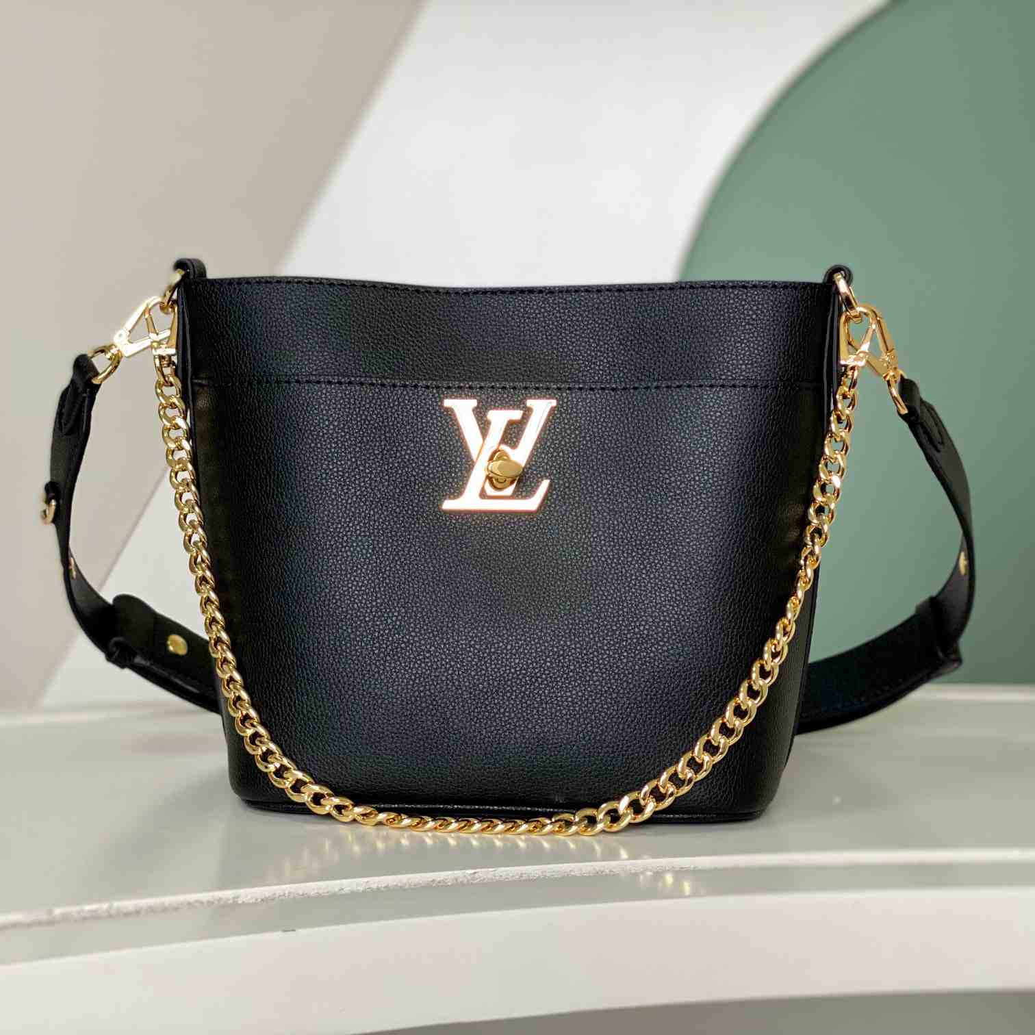 Louis Vuitton Lock and Walk    M24006 - everydesigner