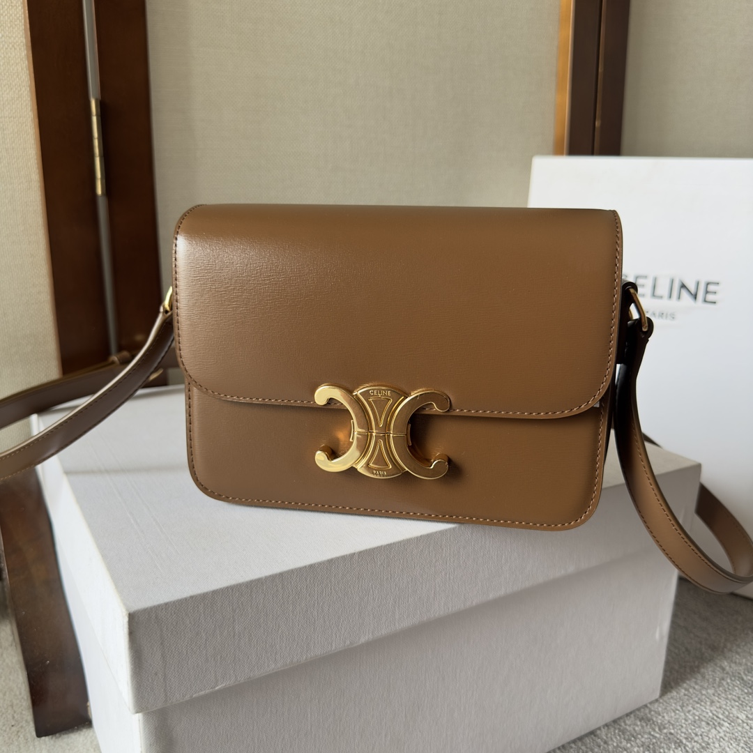 Celine Teen Triomphe Bag In Natural Calfskin - everydesigner