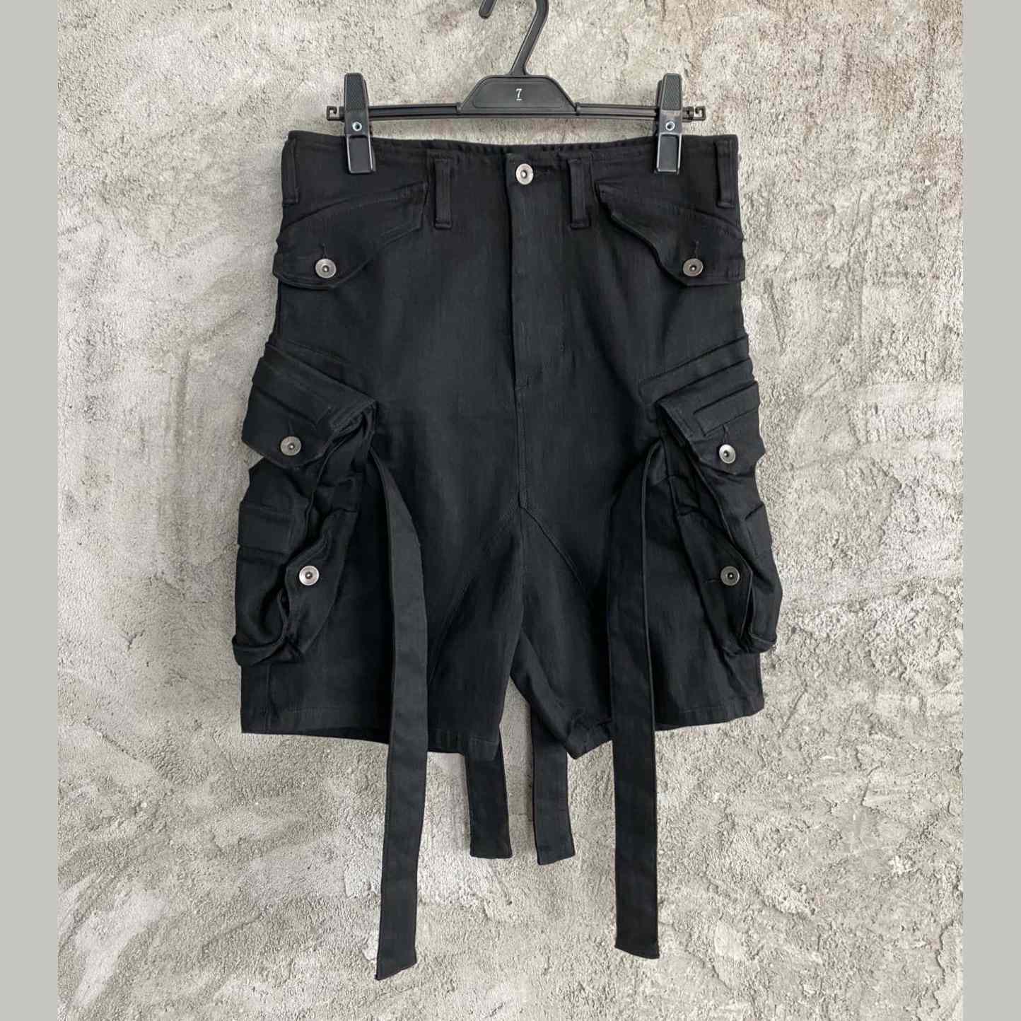 Julius Black Belt Cargo Pocket Shorts - everydesigner