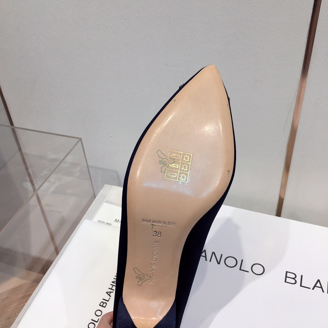 Manolo Blahnik 95mm Hangisi Pumps - everydesigner