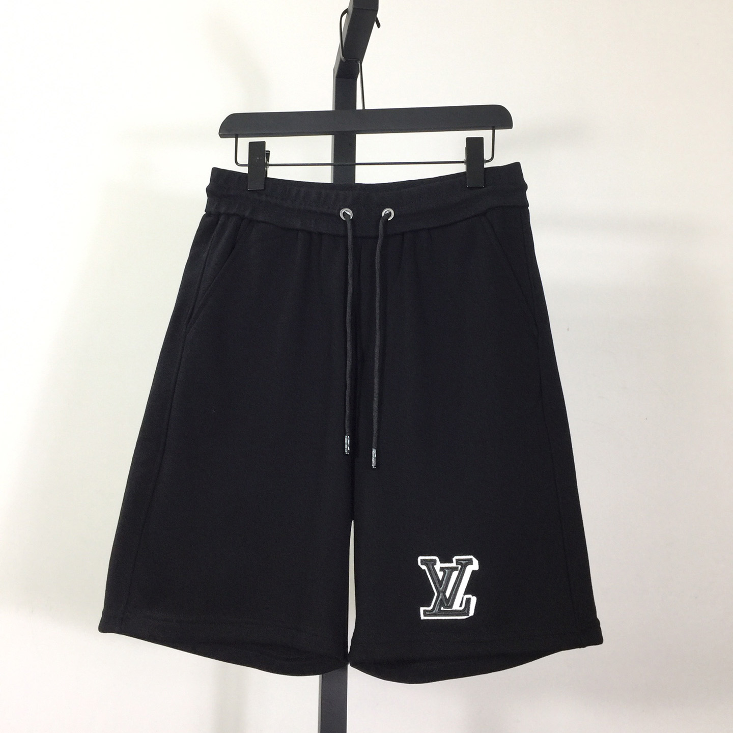 Louis Vuitton Shorts    - everydesigner