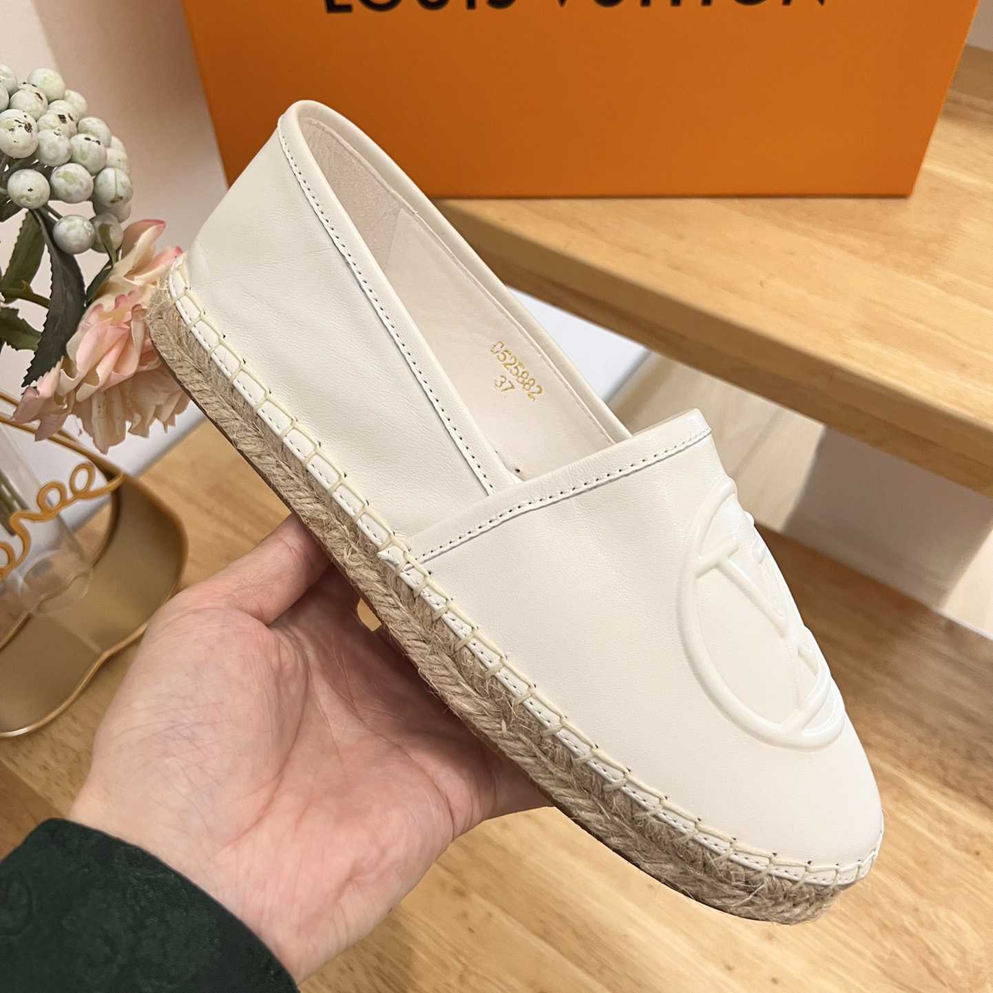 Louis Vuitton Starboard Flat Espadrille      1ABVLU - everydesigner