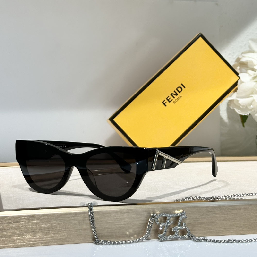 Fendi First FE40135I Sunglasses - everydesigner