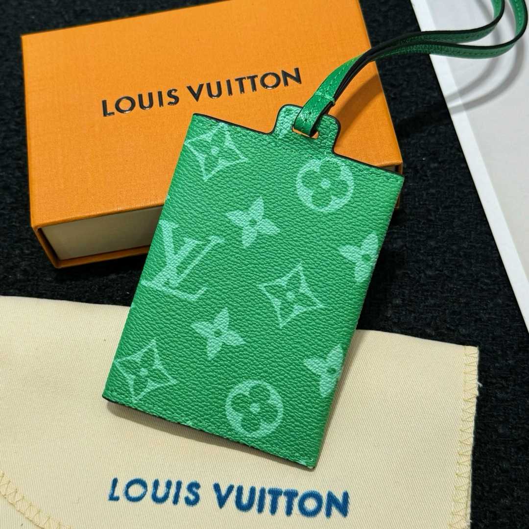 Louis Vuitton Card Holder Necklace  M83153 - everydesigner