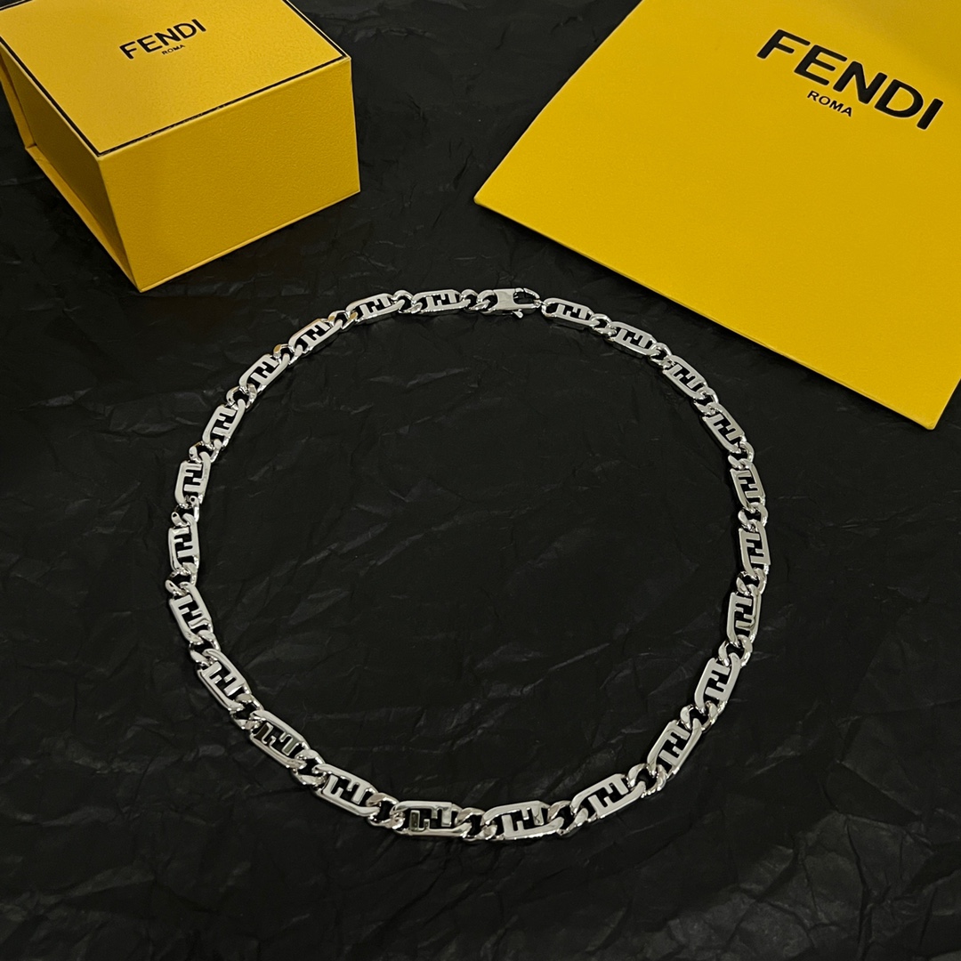 Fendi O’Lock Necklace - everydesigner