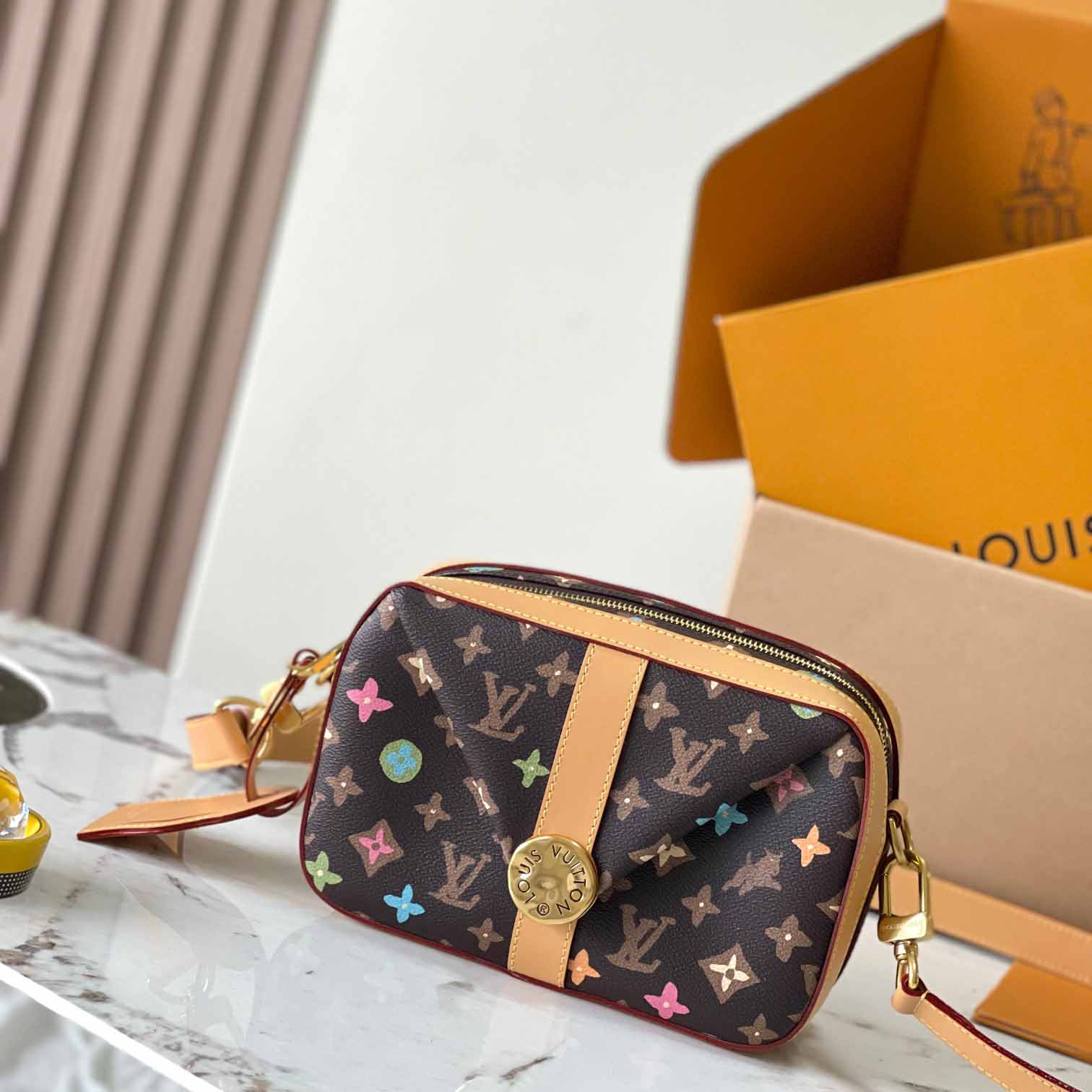 Louis Vuitton Envelope Messenger   M24820 - everydesigner