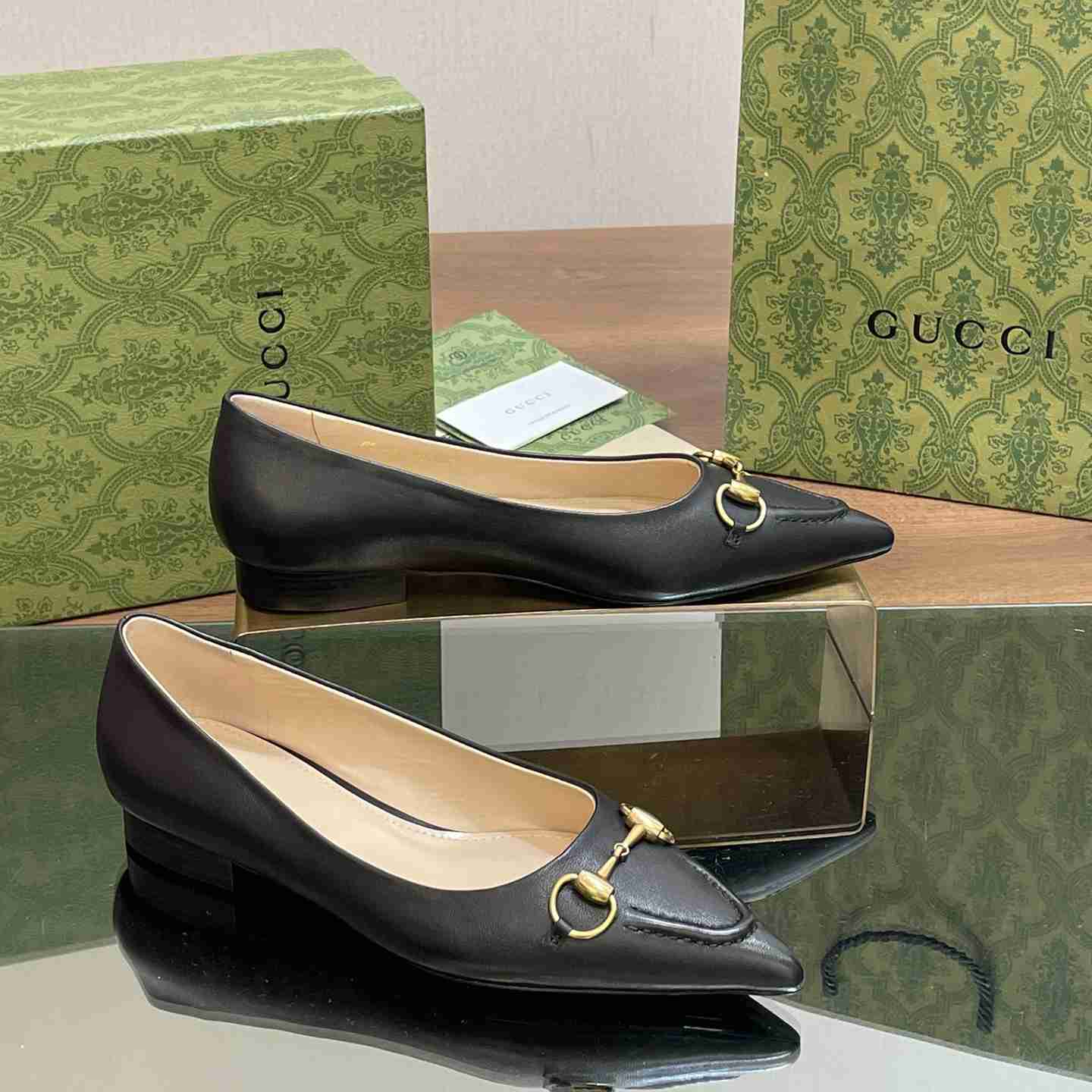 Gucci Women's Ballet Flat With Horsebit - everydesigner