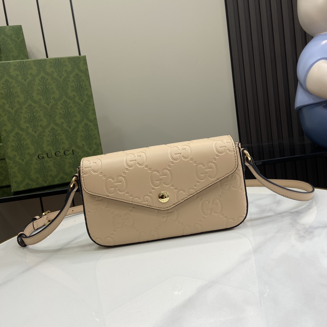 Gucci GG Super Mini Shoulder Bag - everydesigner