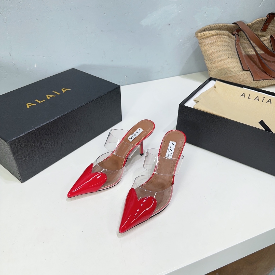 Alaïa Heart Mules in Red  - everydesigner