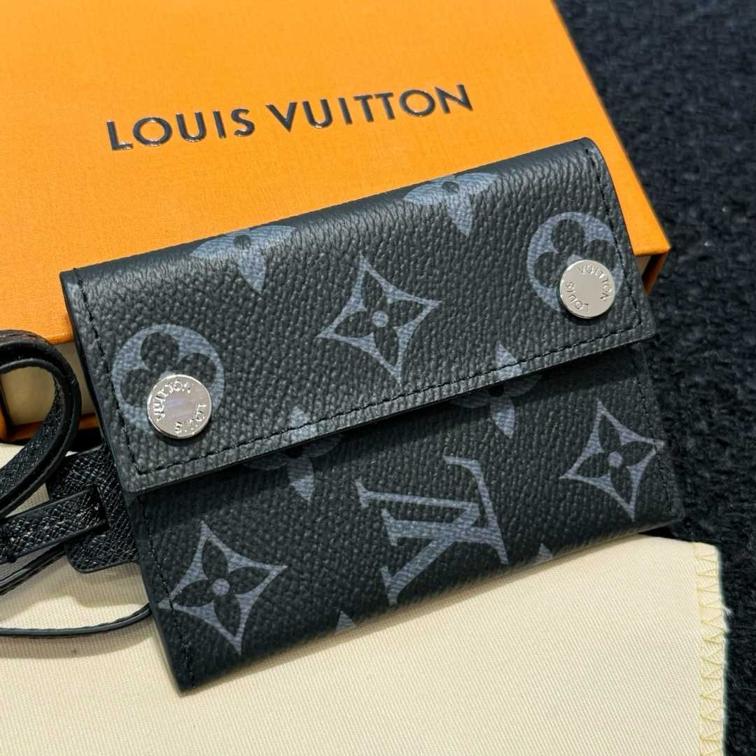 Louis Vuitton Card Holder Necklace  M83155 - everydesigner