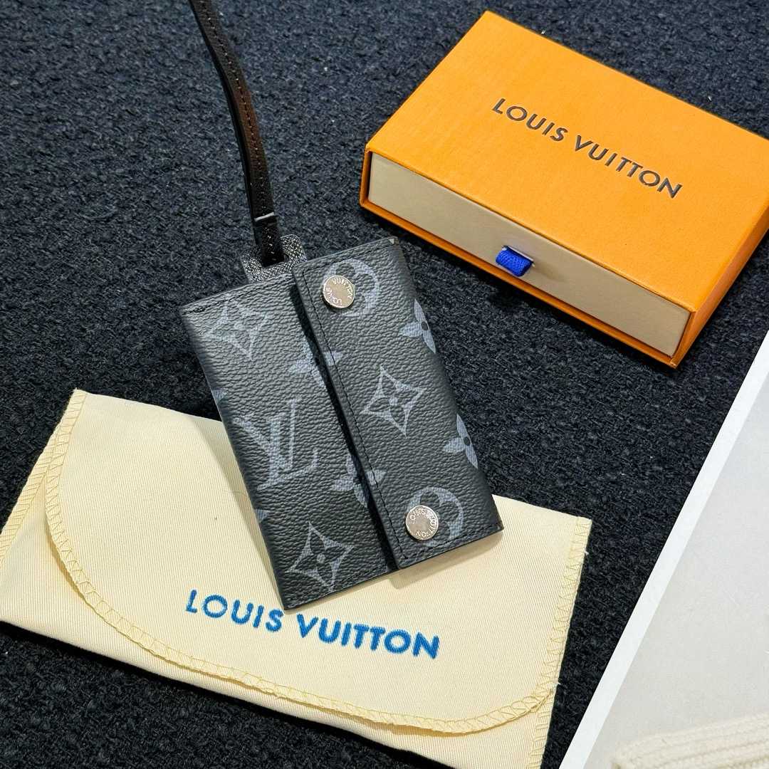 Louis Vuitton Card Holder Necklace  M83155 - everydesigner