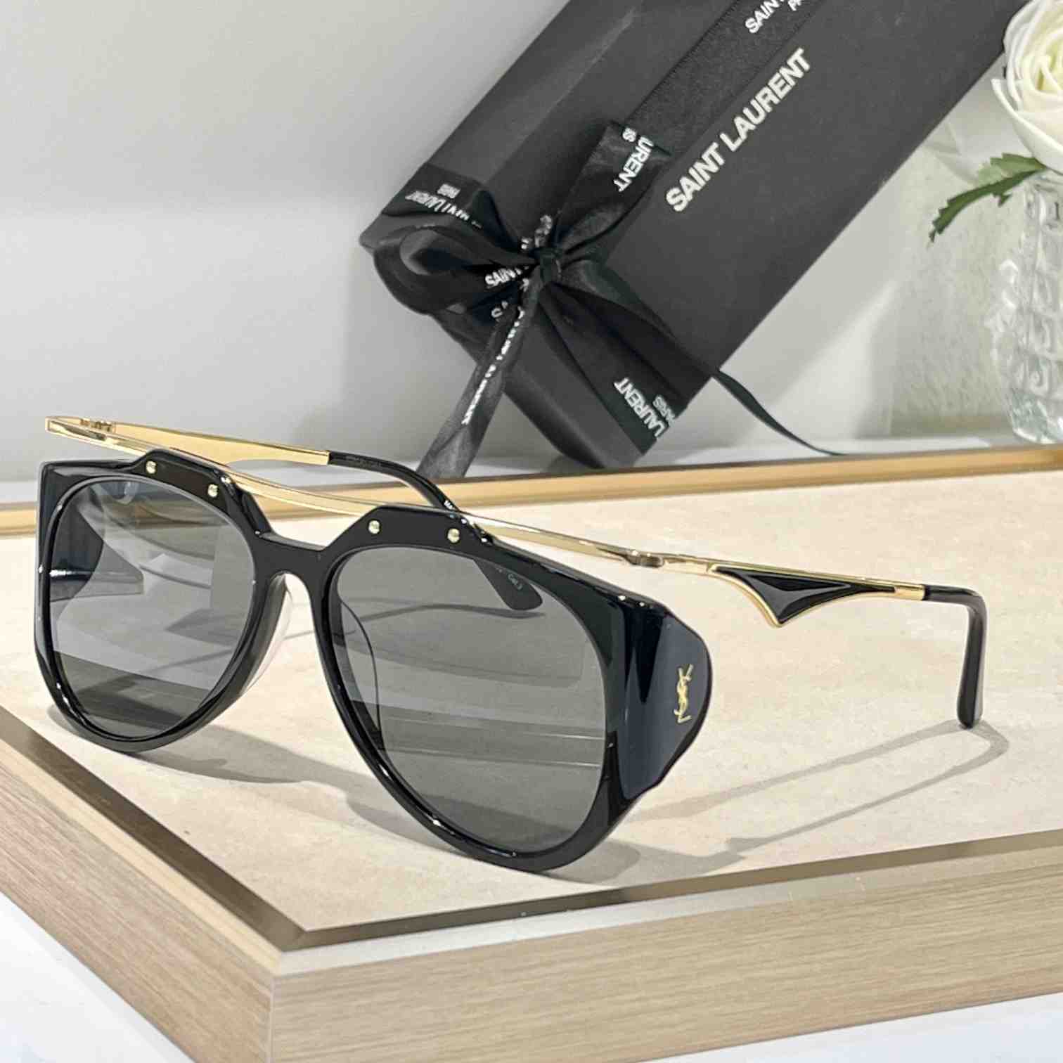 Saint Laurent Sunglasses - everydesigner