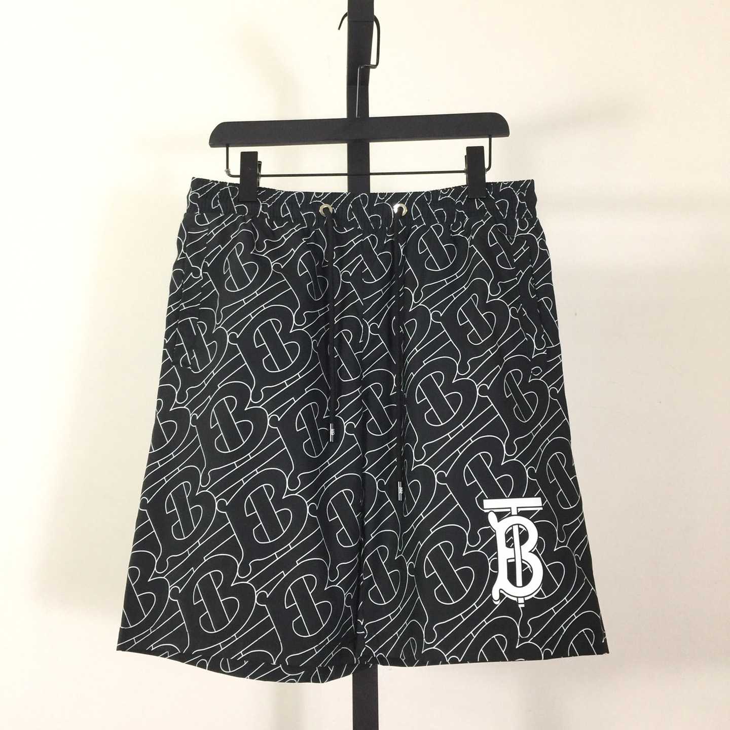 Burberry Shorts    - everydesigner