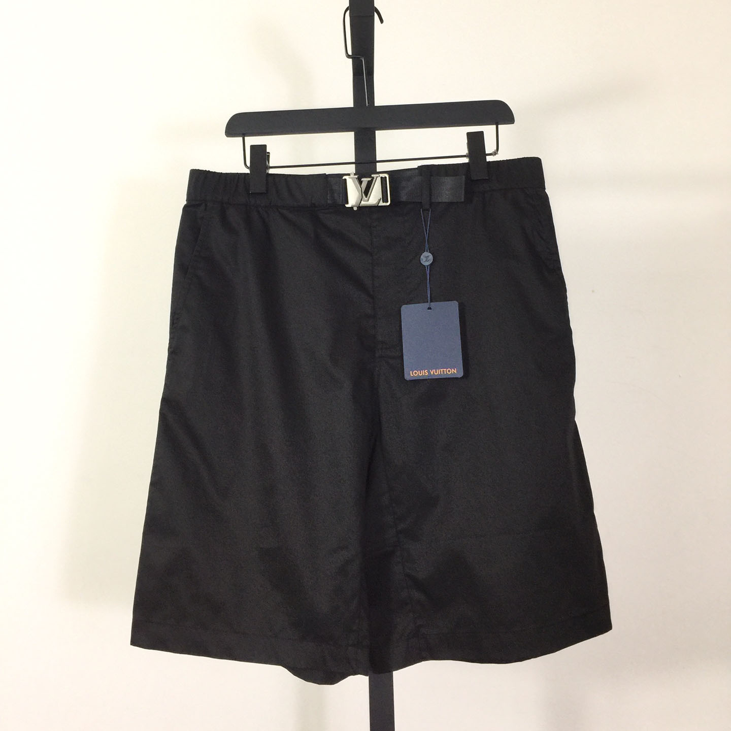 Louis Vuitton Lv Buckle Cotton Shorts   1AFRLJ - everydesigner