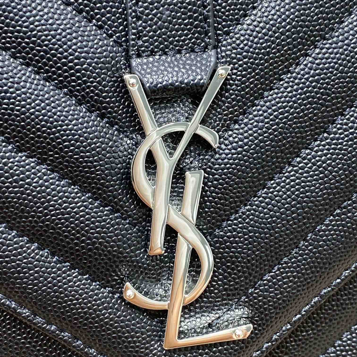 Saint Laurent Leather Shoulder Bag (31x21x7cm) - everydesigner