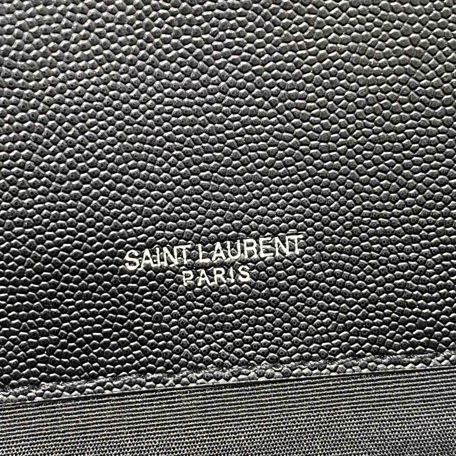 Saint Laurent Leather Shoulder Bag (31x21x7cm) - everydesigner