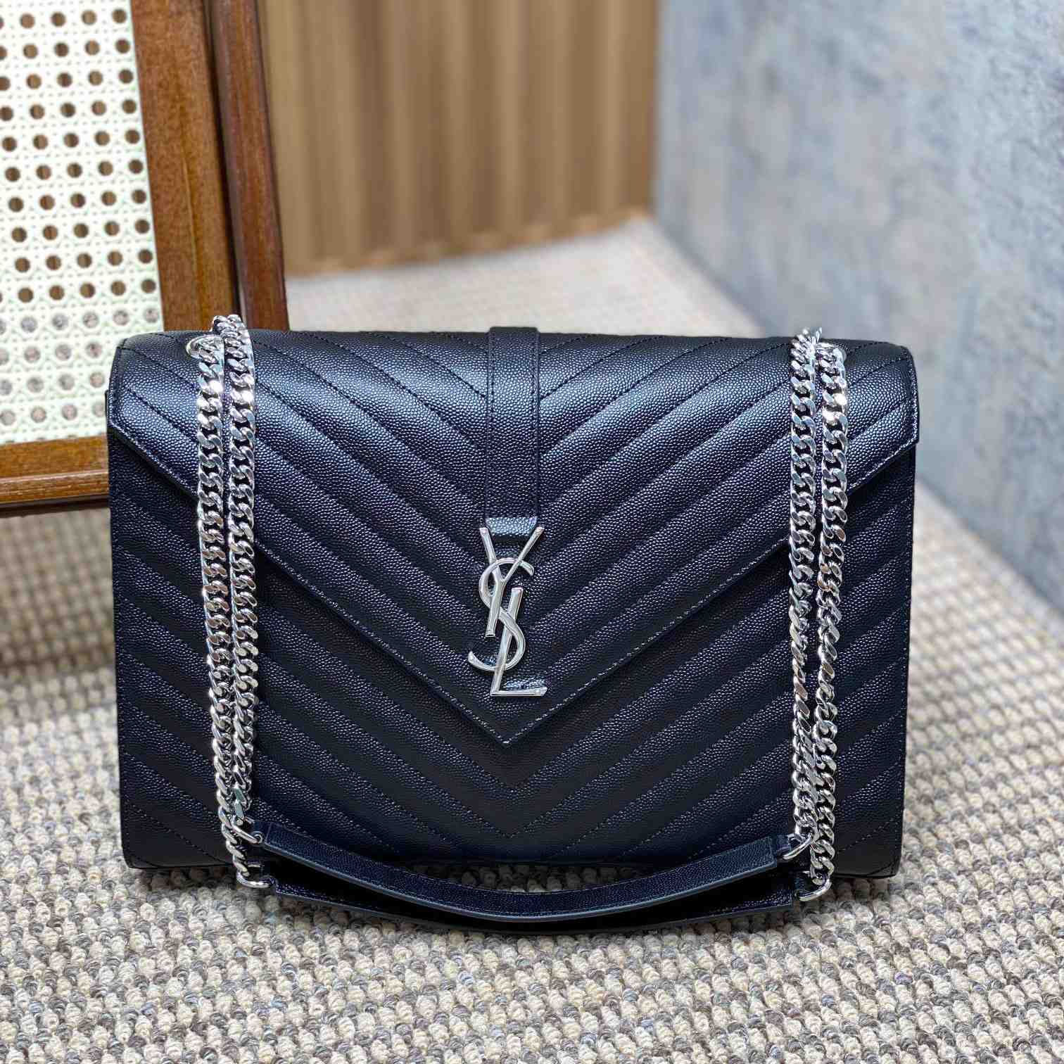 Saint Laurent Leather Shoulder Bag (31x21x7cm) - everydesigner
