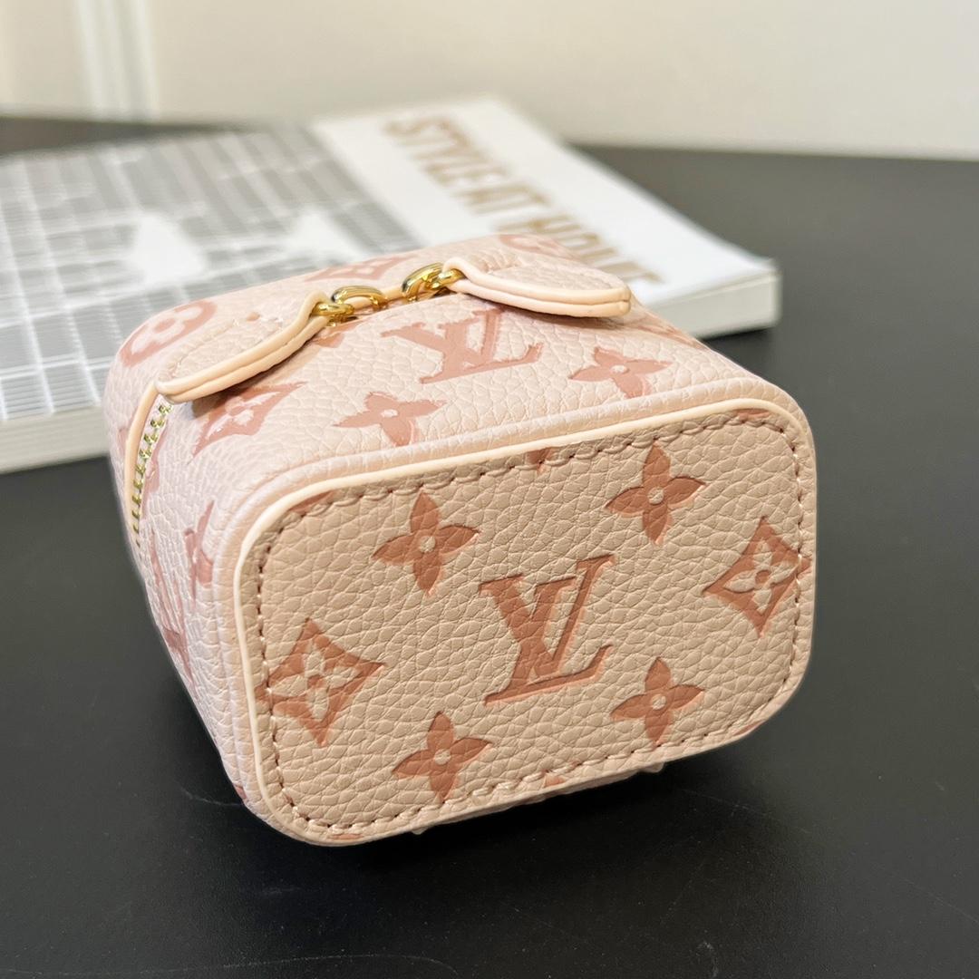 Louis Vuitton Pouch   M00545 - everydesigner