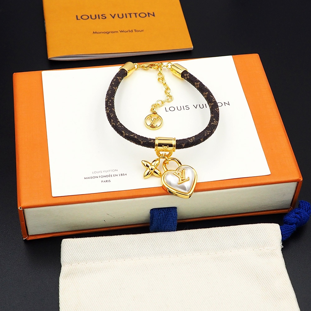 Louis Vuitton Heart Padlock Bracelet  M8413Z - everydesigner