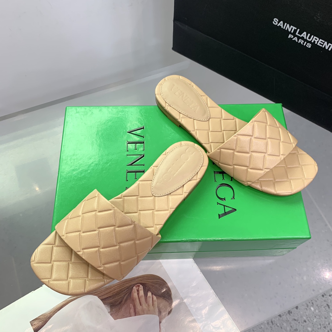 Bottega Veneta Amy Flat Mule - everydesigner