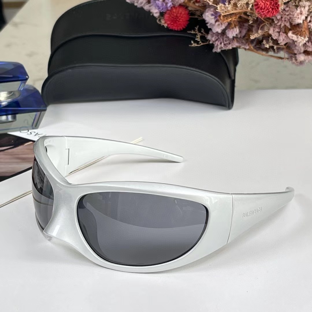 Balenciaga Sunglasses - everydesigner