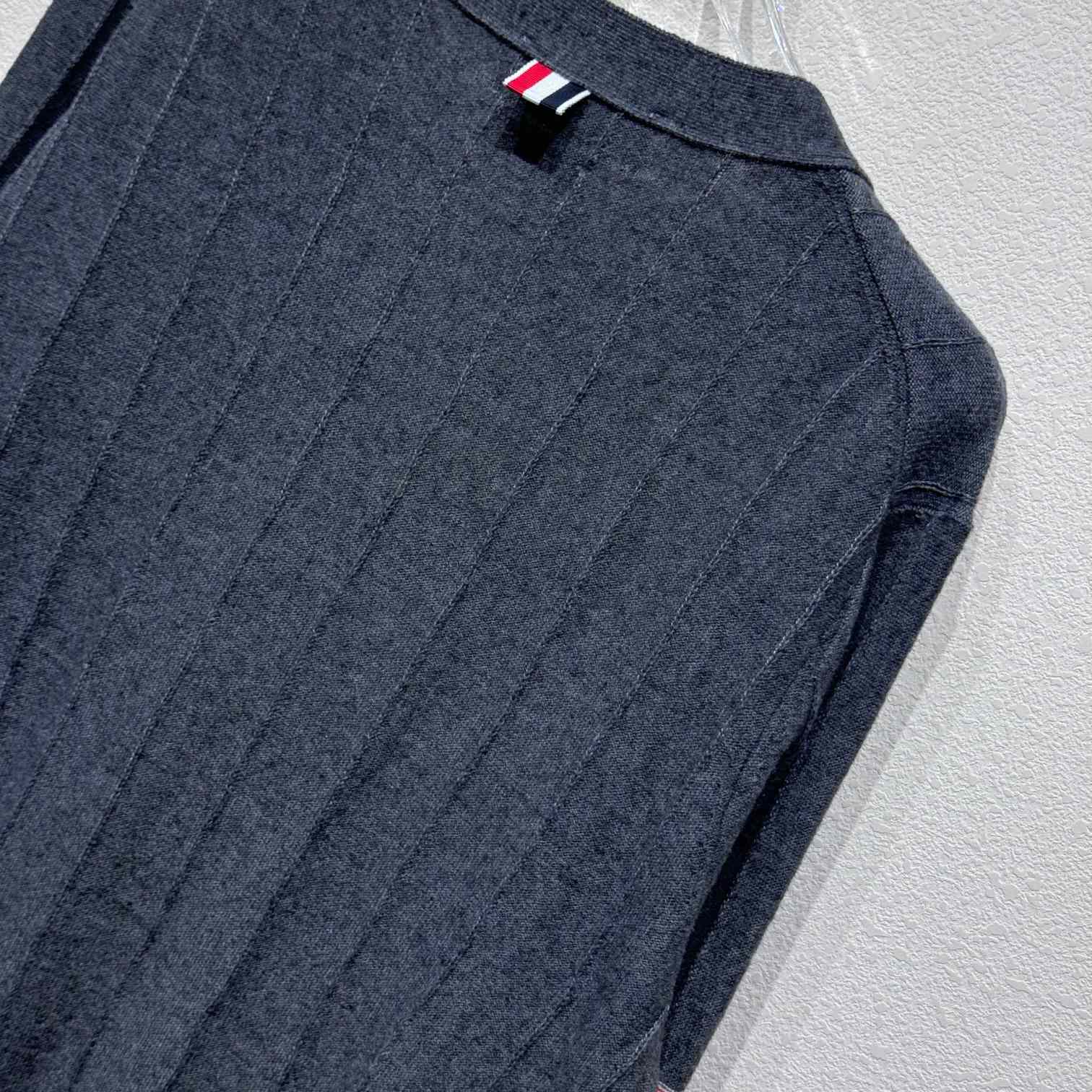 Thom Browne RWB striped V-neck cardigan - everydesigner