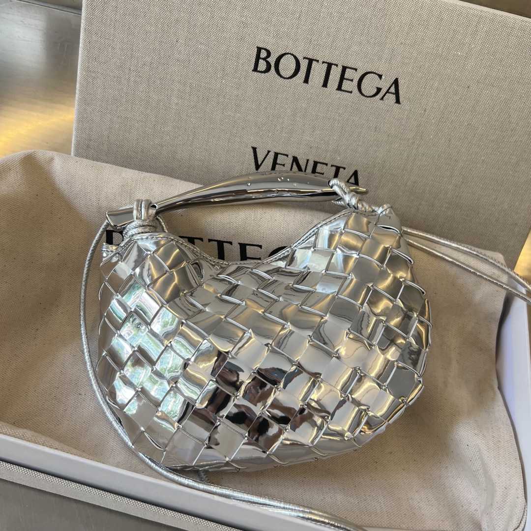 Bottega Veneta Silver Sardine Bag  (20*12*2.5cm) - everydesigner