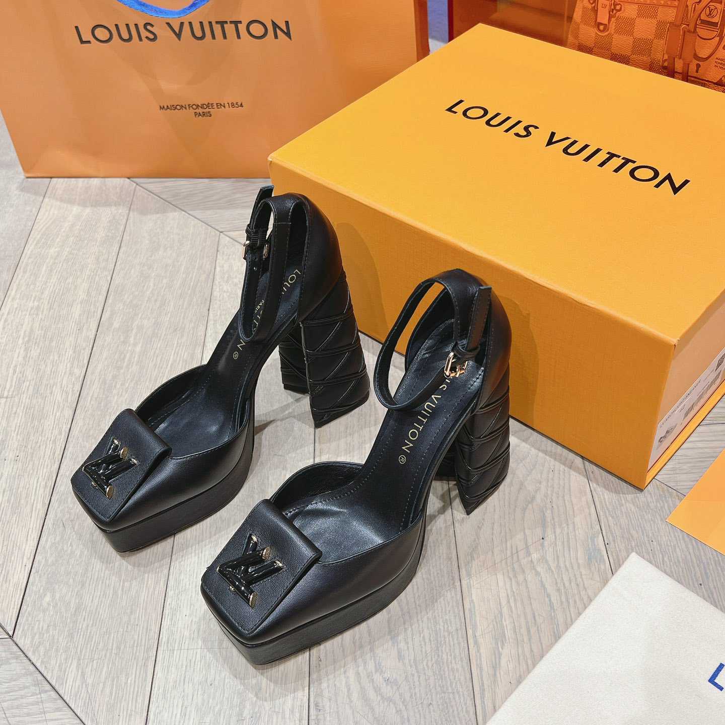 Louis Vuitton Shake Platform Pump  1ACMYU - everydesigner