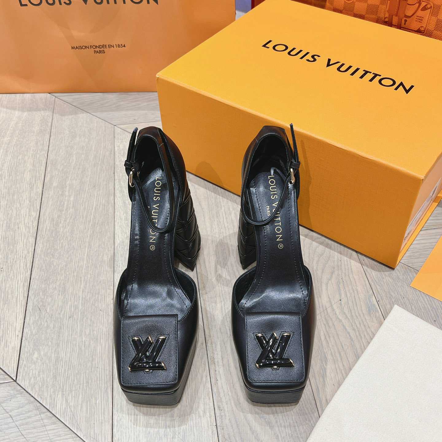 Louis Vuitton Shake Platform Pump  1ACMYU - everydesigner