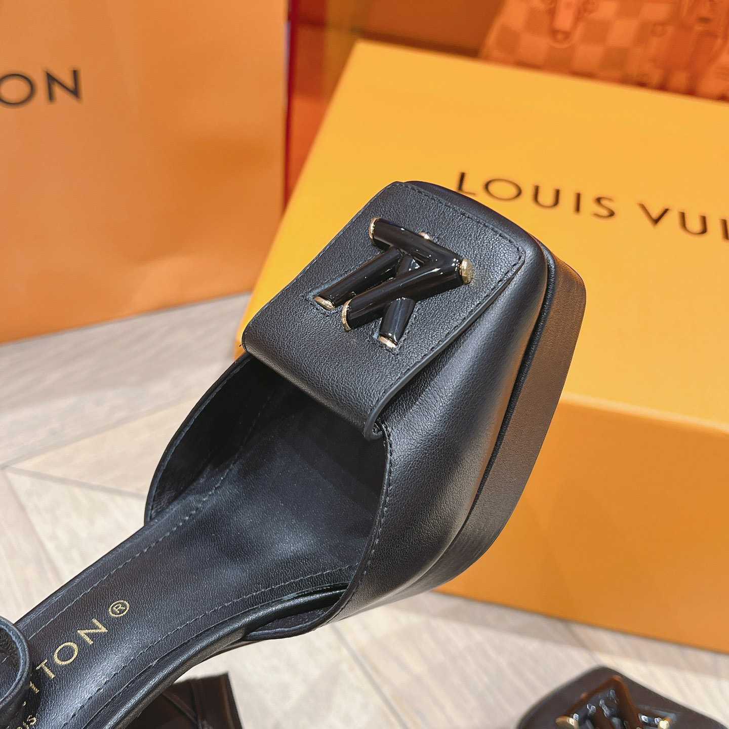 Louis Vuitton Shake Platform Pump  1ACMYU - everydesigner