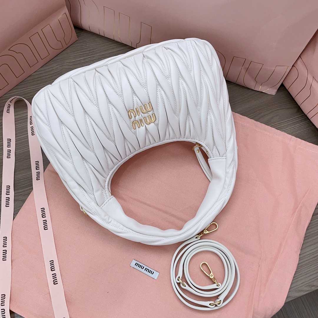 Miu Miu Wander Hobo Bag (25X18X7cm) - everydesigner