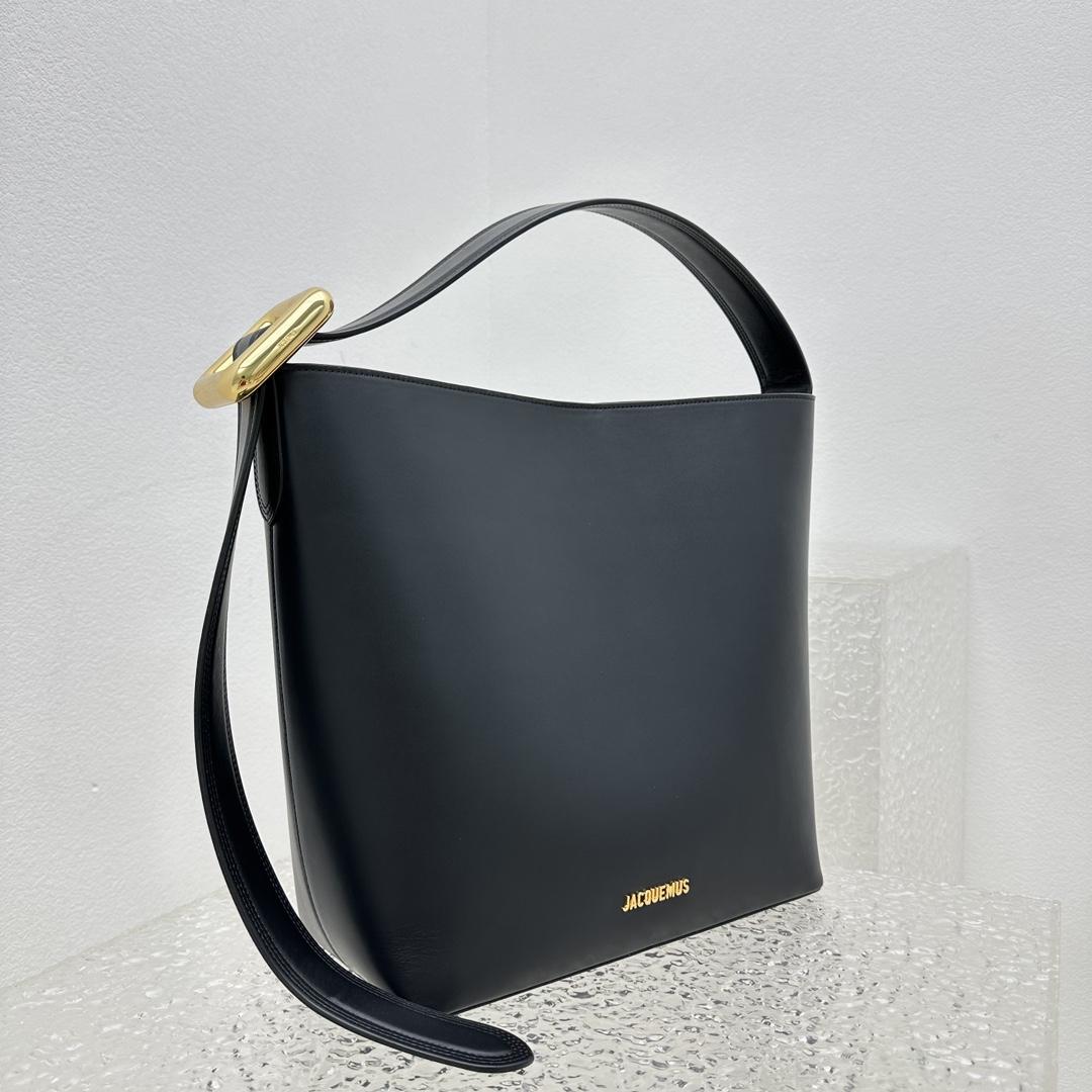 Jacquemus Le Regalo Leather Bucket Bag (30x33x14cm) - everydesigner