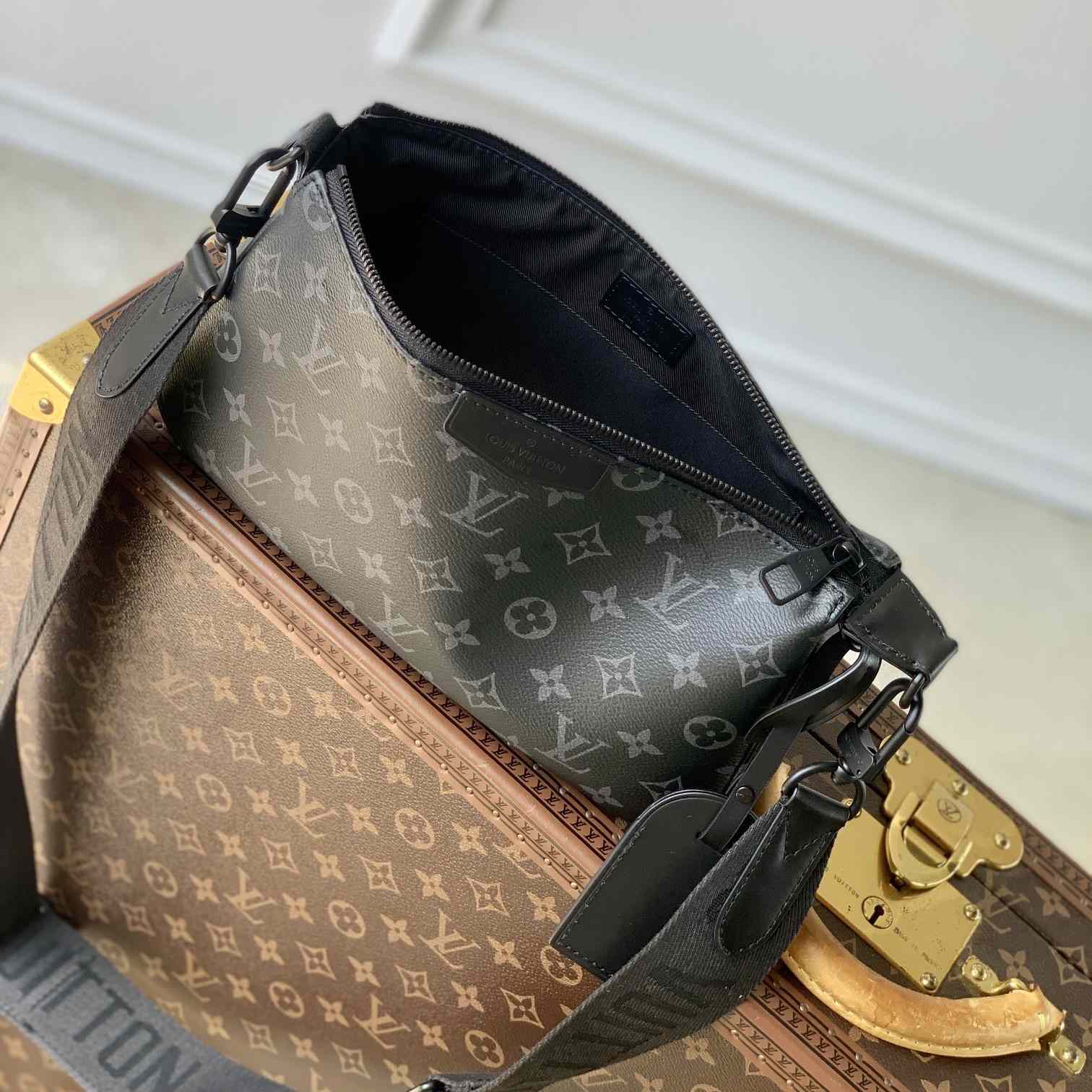 Louis Vuitton Pochette Accessoire XL   M11741 - everydesigner