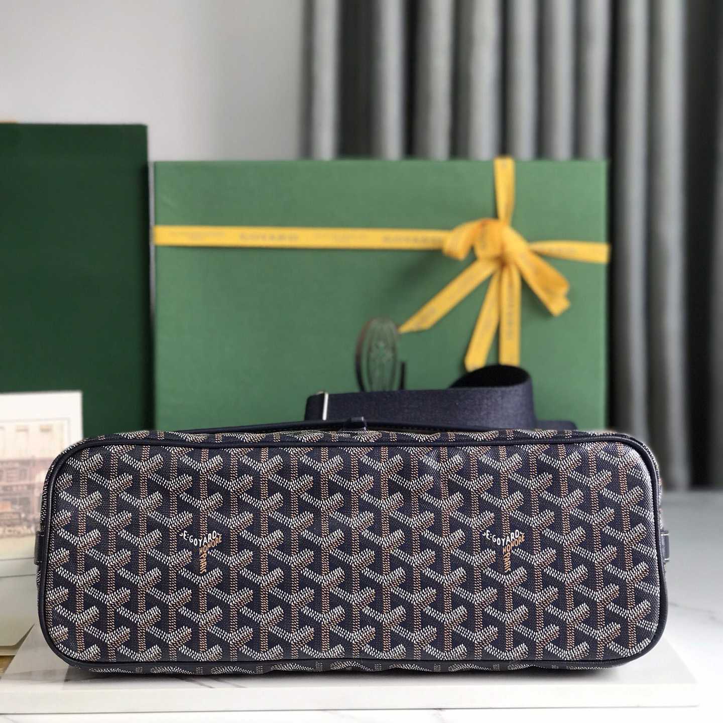 Goyard Messenger Bag - everydesigner