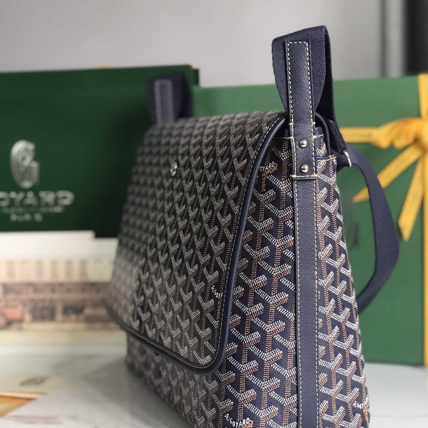 Goyard Messenger Bag - everydesigner