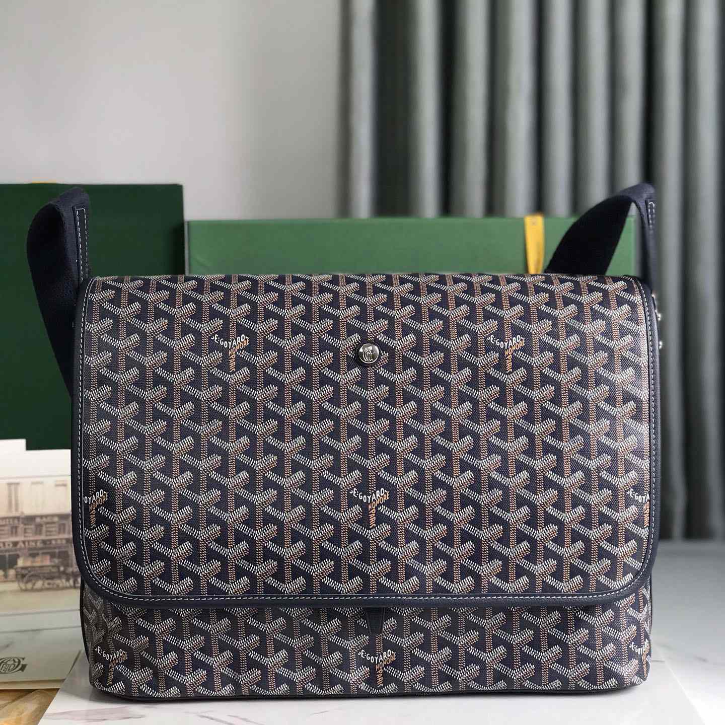 Goyard Messenger Bag - everydesigner