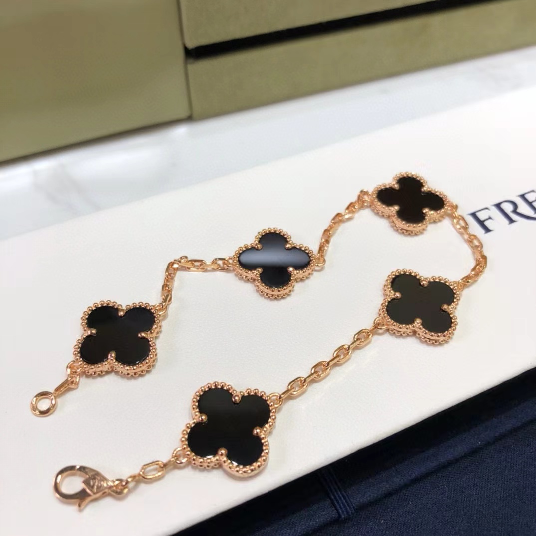 Van Cleef & Arpels Bracelet - everydesigner