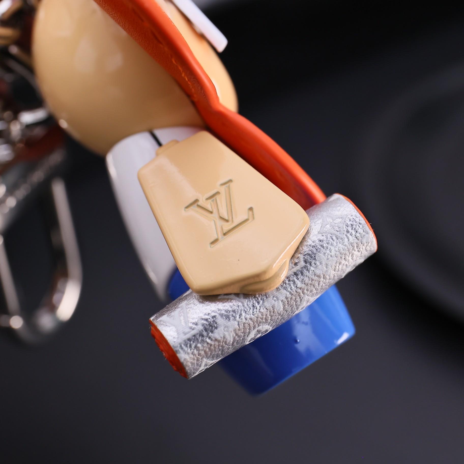 Louis Vuitton Vivienne Gym Bag Charm  M01198 - everydesigner