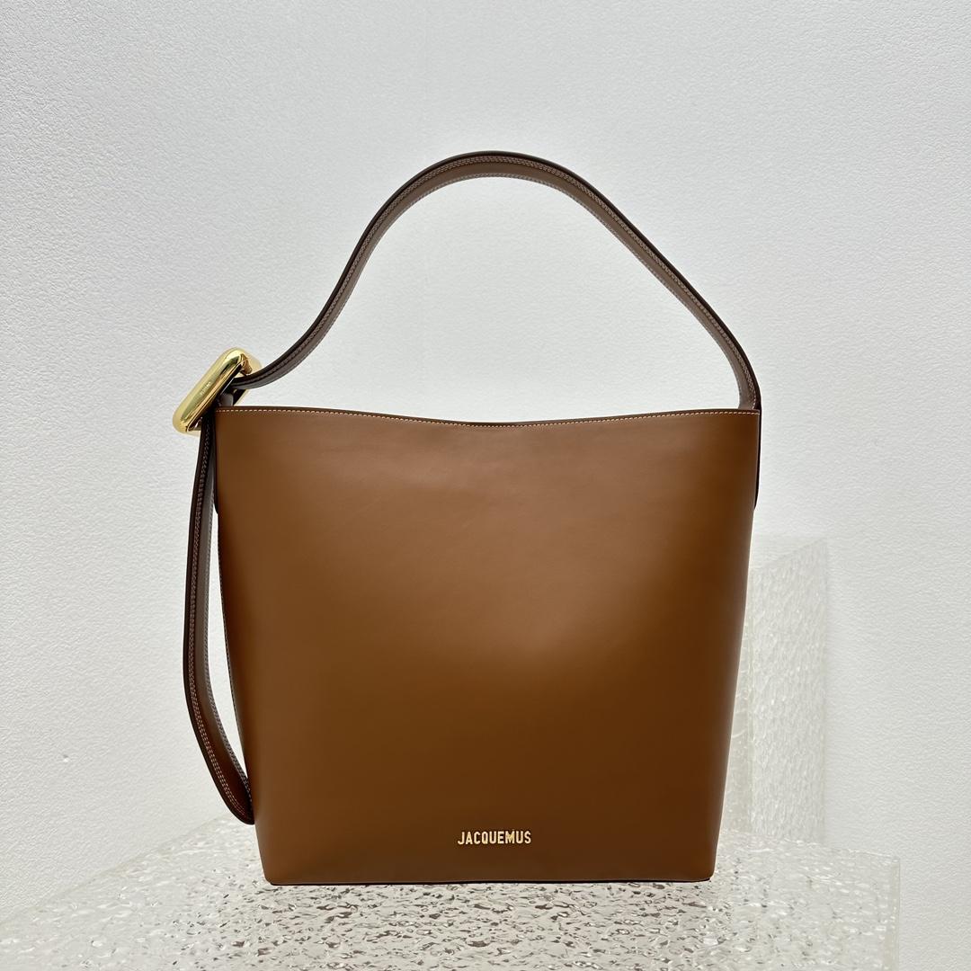 Jacquemus Le Regalo Leather Bucket Bag (30x33x14cm) - everydesigner