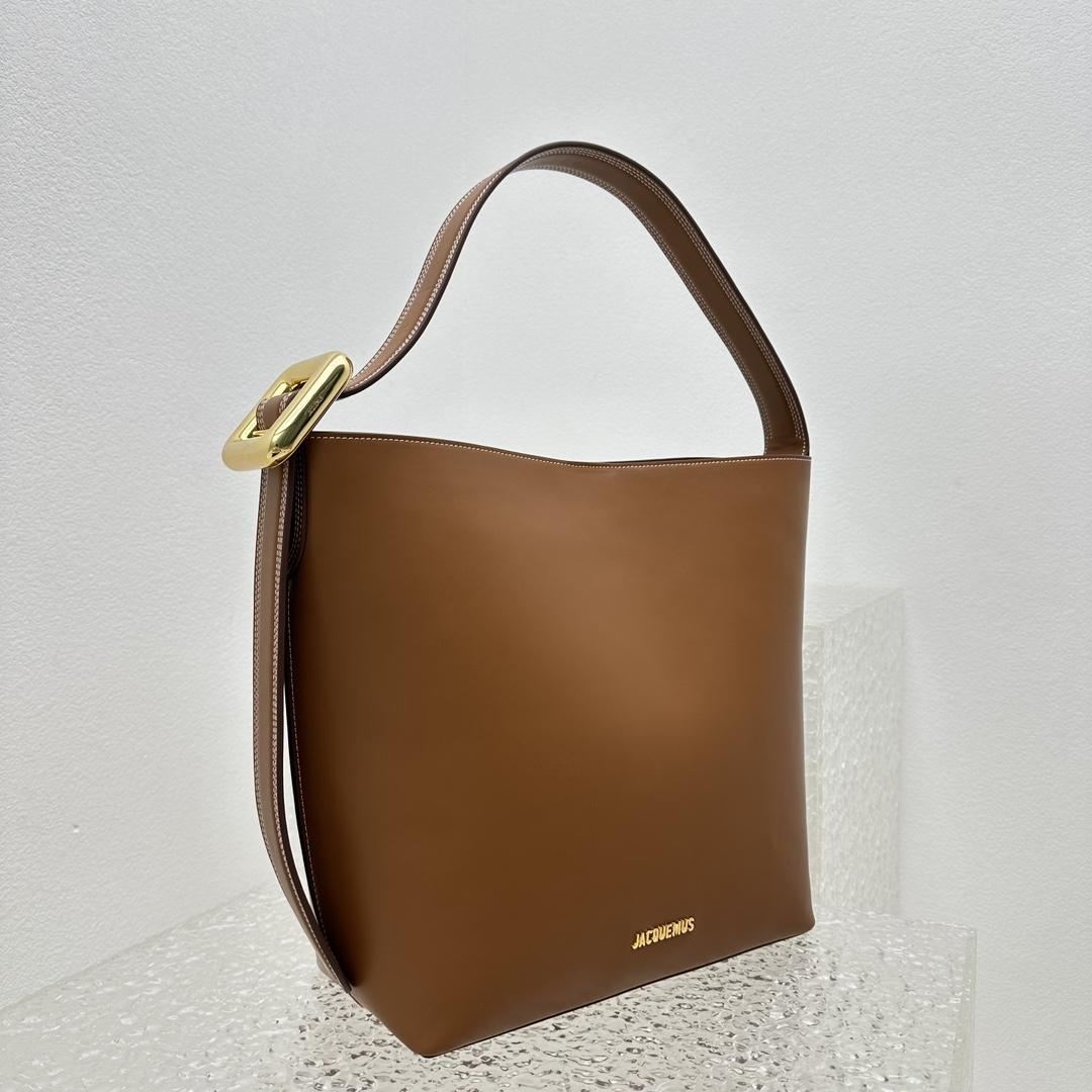 Jacquemus Le Regalo Leather Bucket Bag (30x33x14cm) - everydesigner