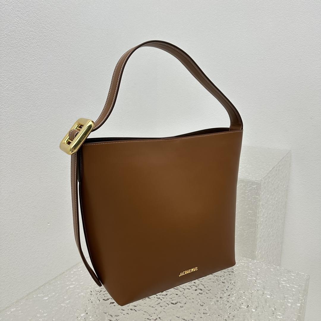 Jacquemus Le Regalo Leather Bucket Bag (30x33x14cm) - everydesigner