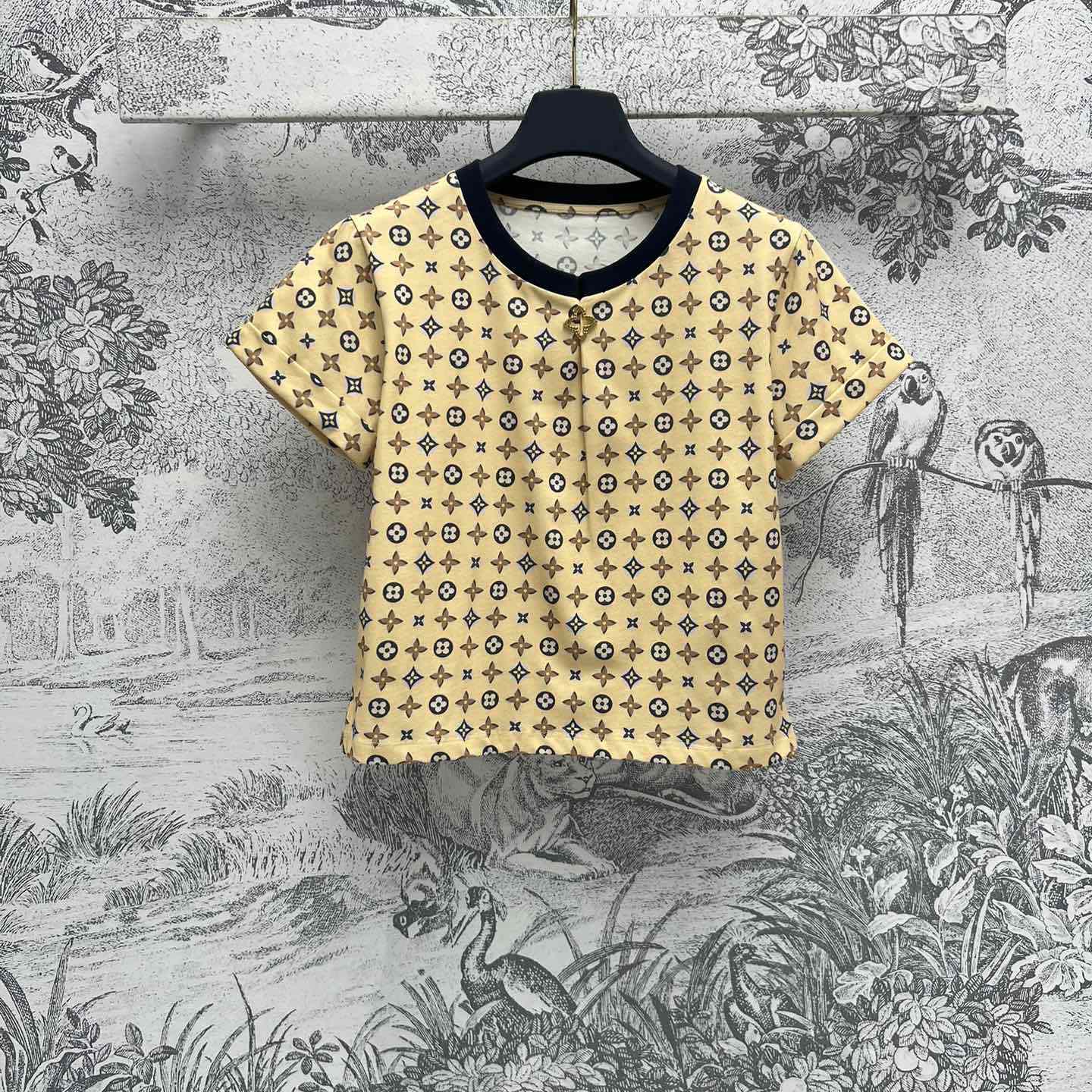 Louis Vuitton Monogram Kaleidoscope Brooch T-Shirt  1AFZKA - everydesigner