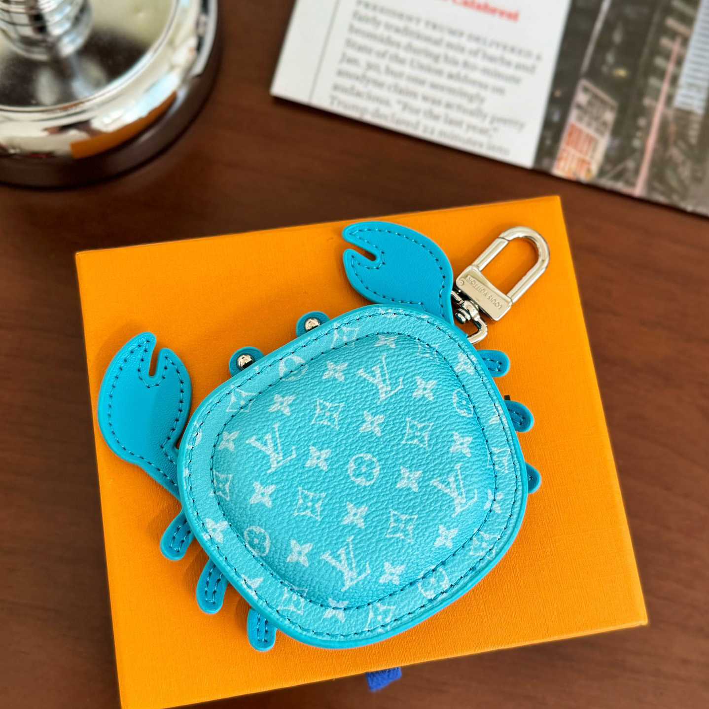 Louis Vuitton LV Crab Bag Charm   M01930 - everydesigner