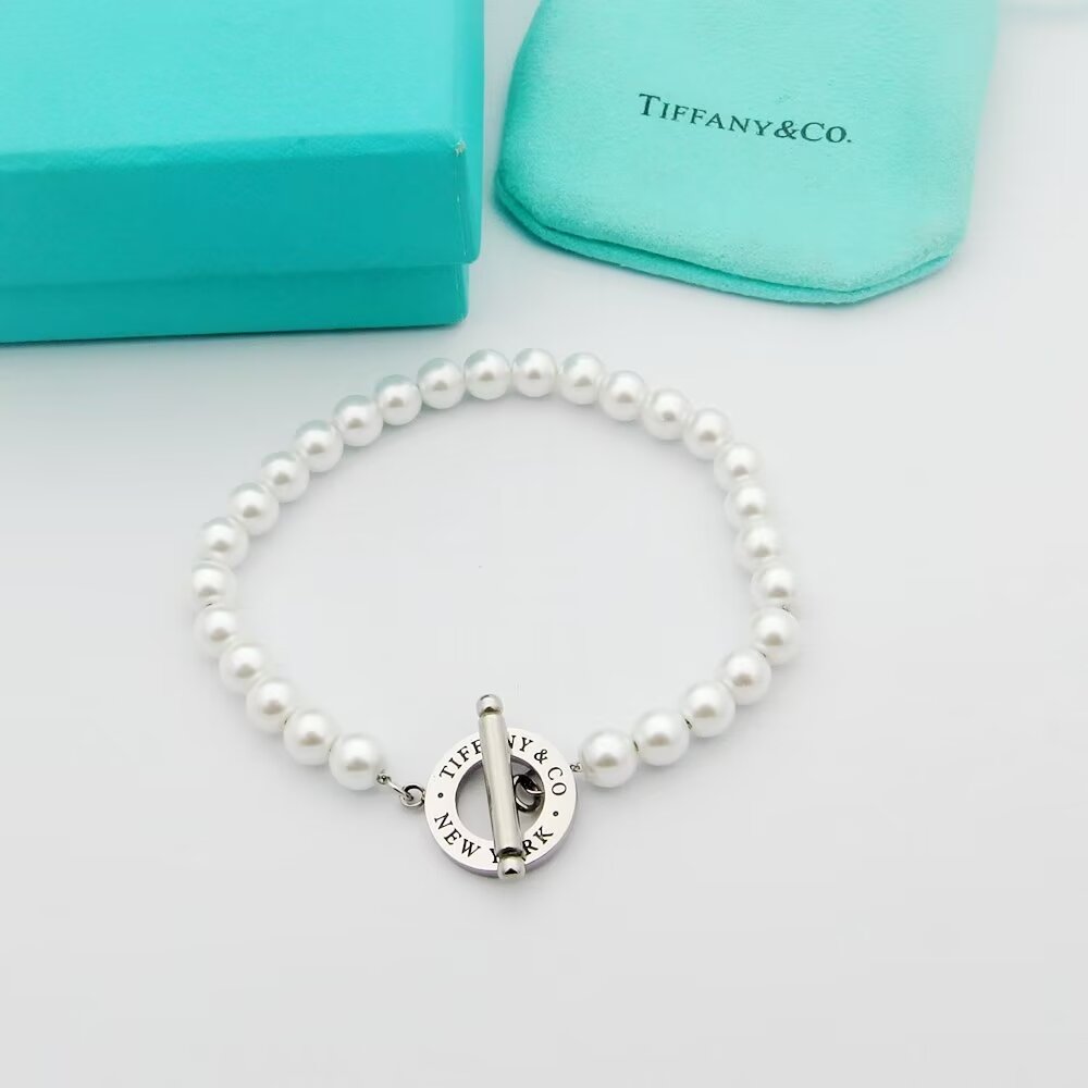 Tiffany & Co. Freshwater Pearl Toggle Bracelet - everydesigner